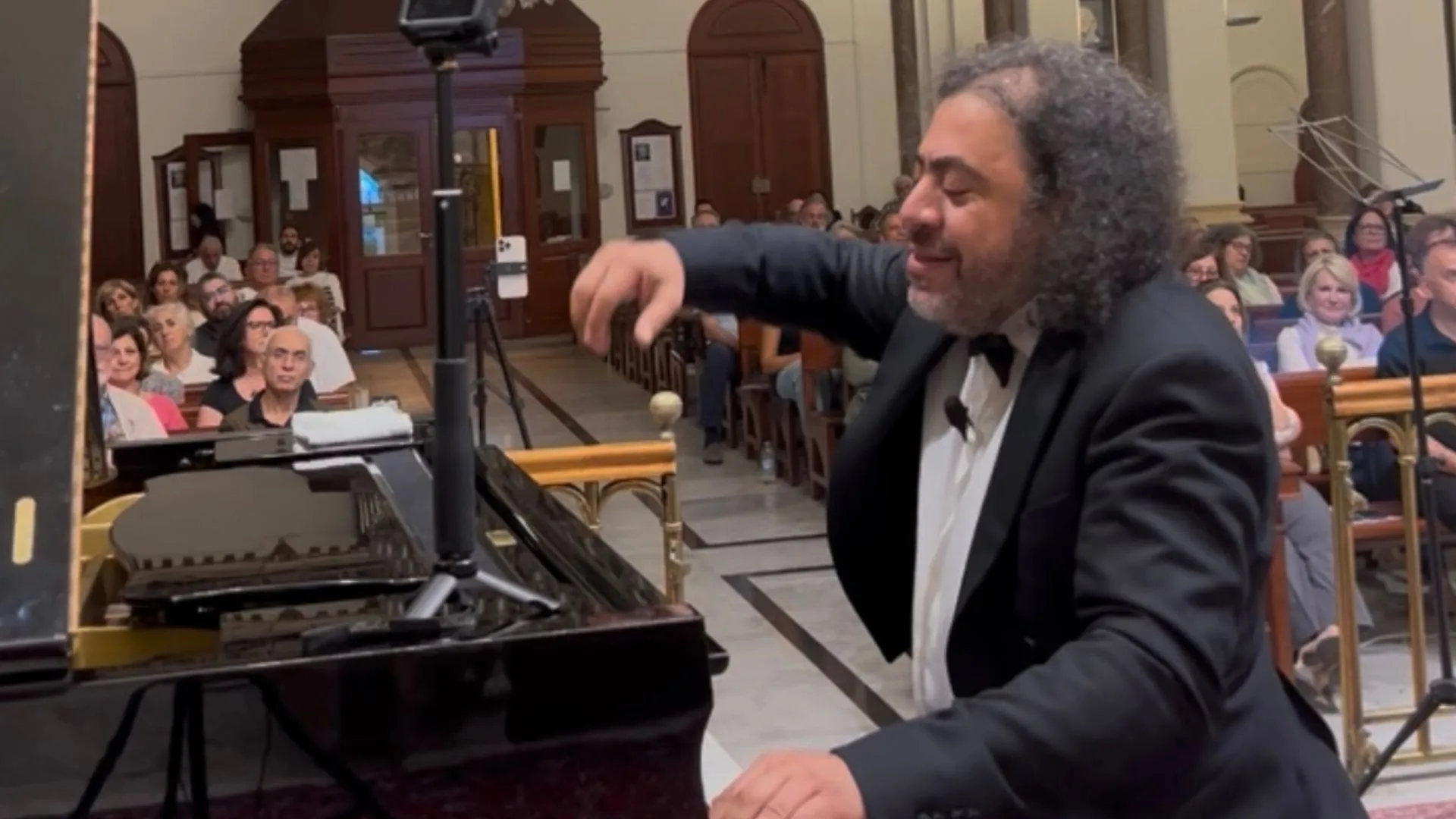 dominique salloum à l'église saint-maron de gemmayzé à beyrouth